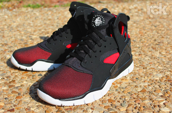 nike huarache black and red 2012