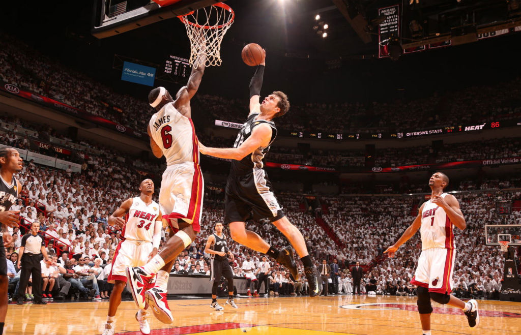 Highlight // LeBron James Blocks Splitter In Nike LeBron X PS Elite PE (8)