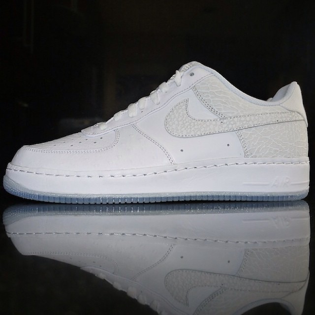 DJ Clark Kent Picks Up NIKEiD Air Force 1 Got White