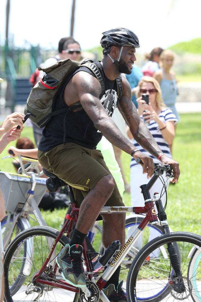 LeBron James wearing Nike LeBron XI Parachute Gold (11)