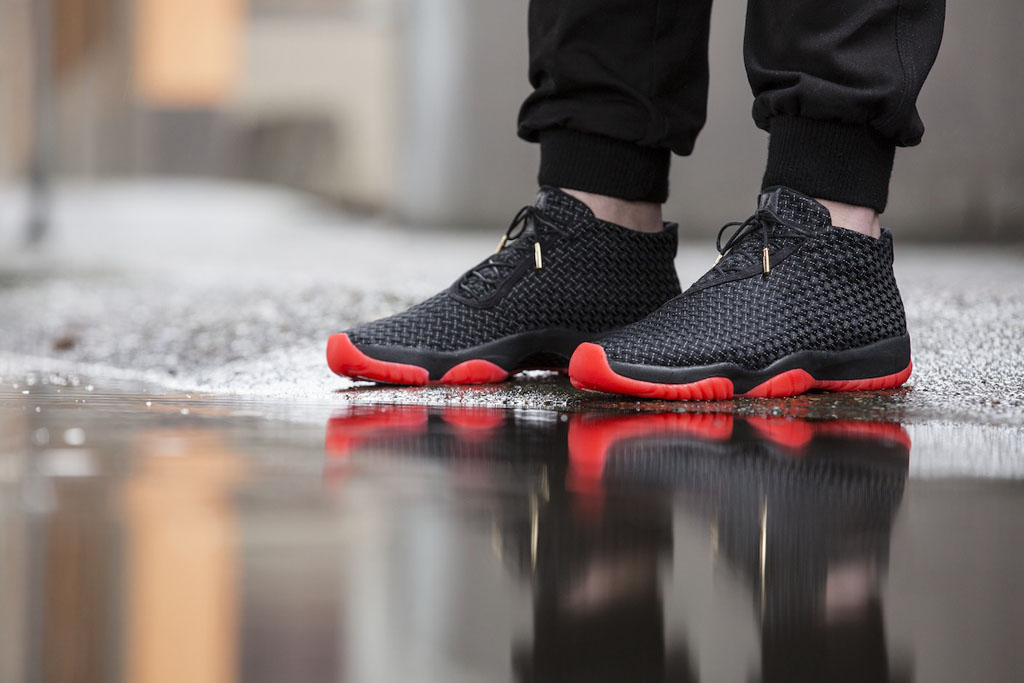 jordan future low black and red