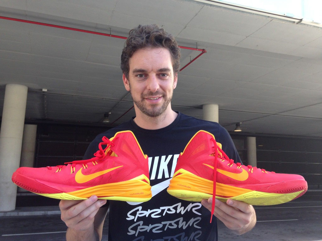 Pau Gasol's Spain Nike Hyperdunk 2014 PE (1)