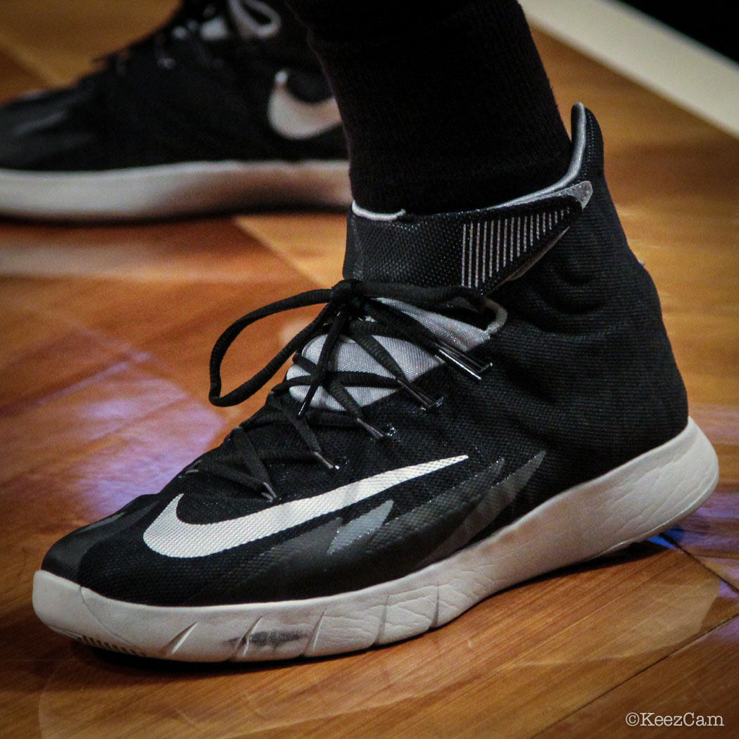 Patty Mills wearing Nike Zoom Crusader