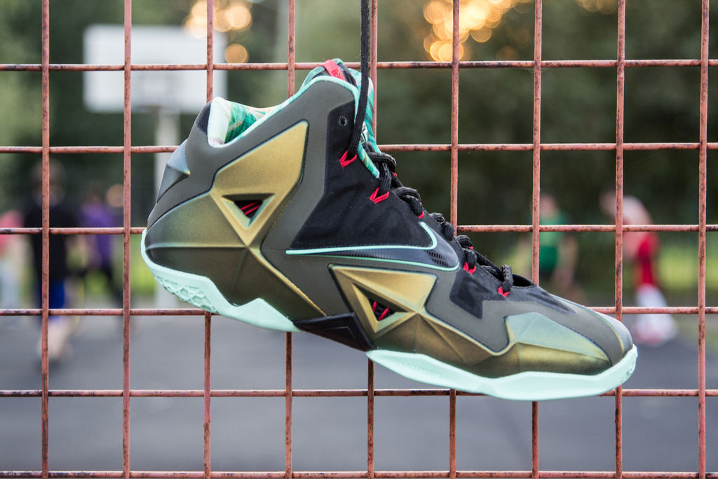 Nike LeBron XI Parachute Gold Complex