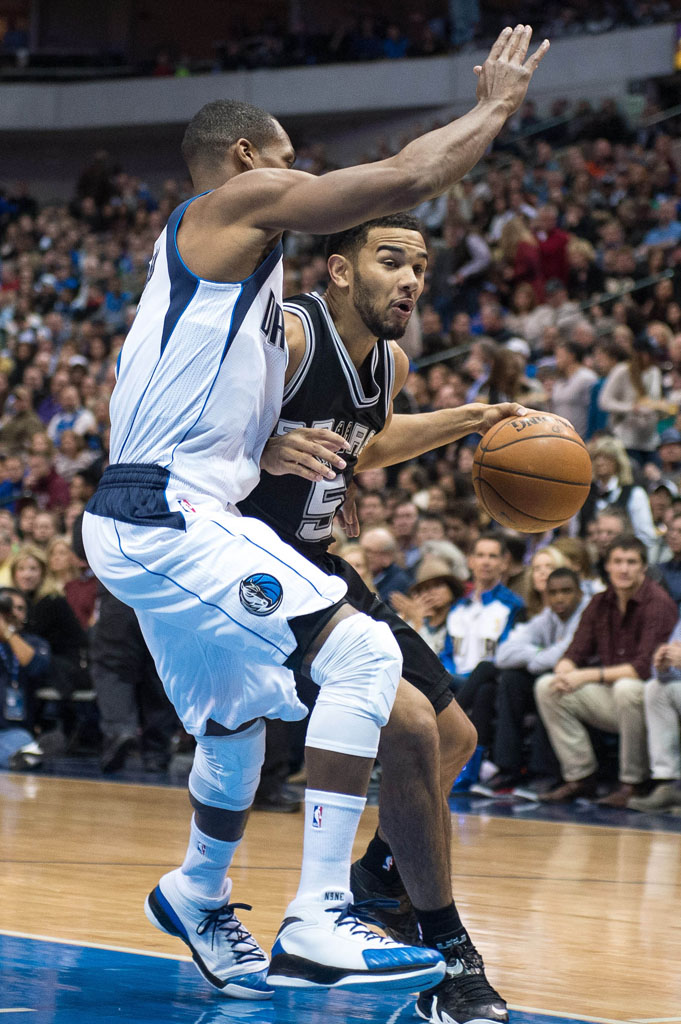 Rajon Rondo wearing ANTA RR2 White/Blue (4)