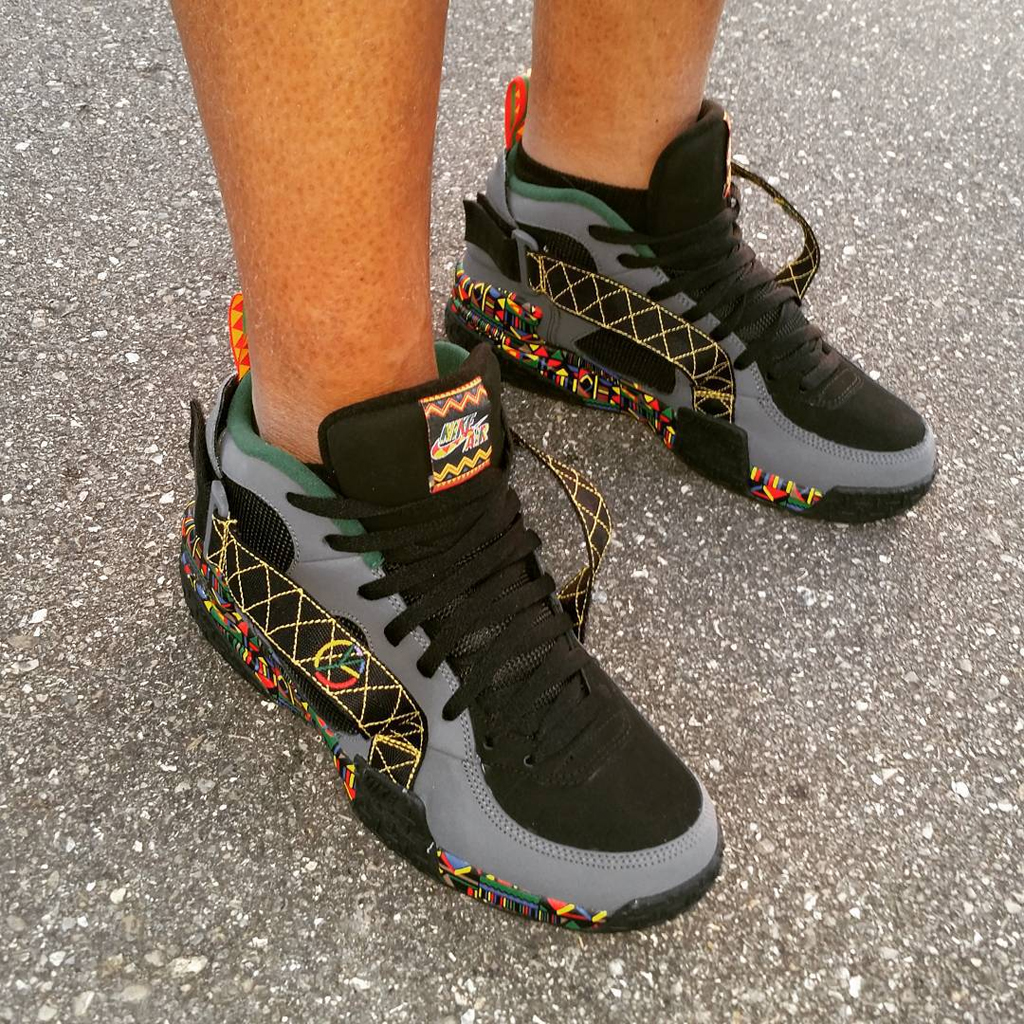 nike air raid peace on feet