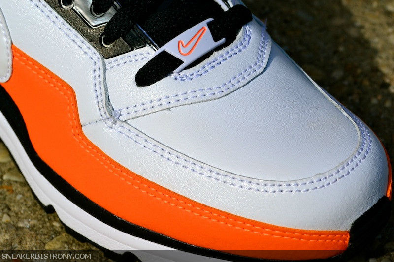 White clearance orange nike