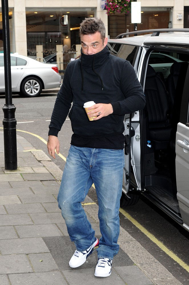 Robbie Williams wearing Nike Air Force 180 Olympic (2)