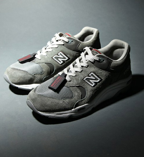 Briefing x Beauty & Youth x New Balance CM1700 and Luggage Collection 8