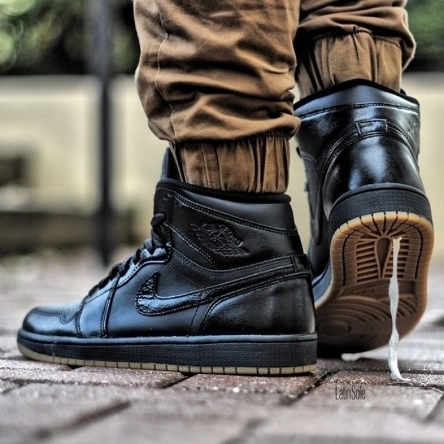 jordan 1 black gum bottom