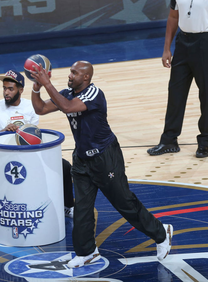 Tim Hardaway wearing Nike Air Raid Urban Jungle