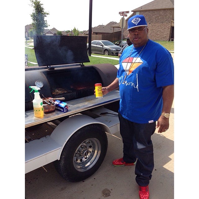 E-40 wearing Nike Air Max 90 Ice