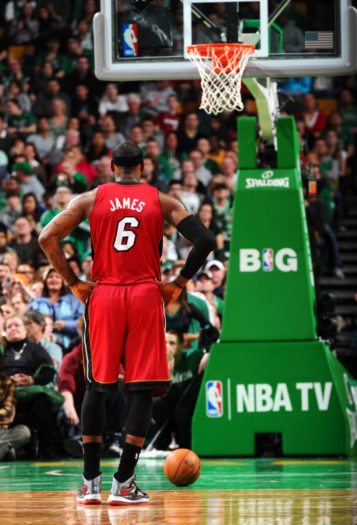 LeBron James Knights Jason Terry In Nike LeBron X PE (6)