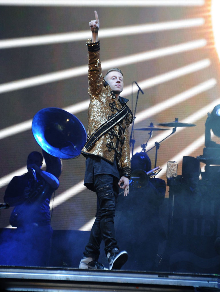 Macklemore wearing Air Jordan 1 Retro Shadow