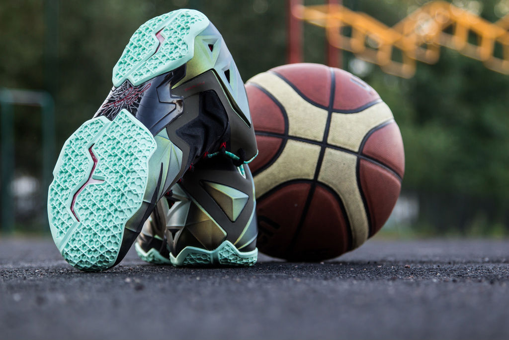 Lebron 11 outlet parachute gold