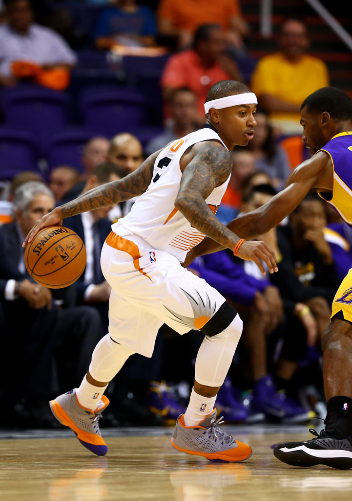 Isaiah Thomas wearing Jordan CP3.VII PE