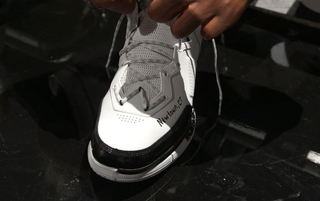 Dwyane Wade wears Li-Ning Way of Wade for Newtown, Connecticut (1)