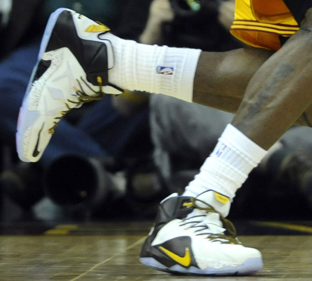 what basketball shoes does lebron james wear