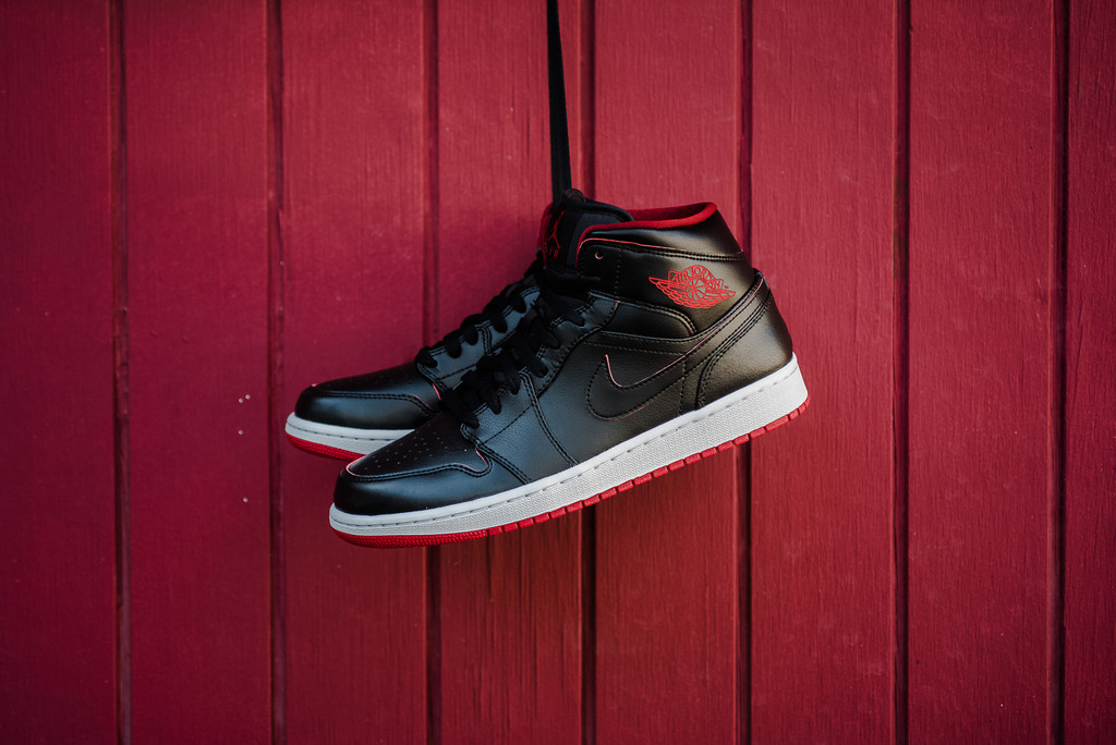 air jordan 1 black red bottom