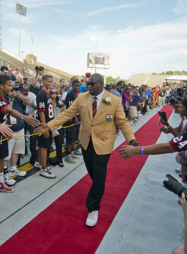 Warren Sapp Inducted Into Hall Of Fame Wearing GMP Air Jordan VI 6 (1)