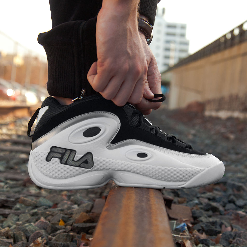 FILA Grant Hill III 97 Black Out (1)