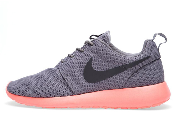 Grey and sale pink roshe runs