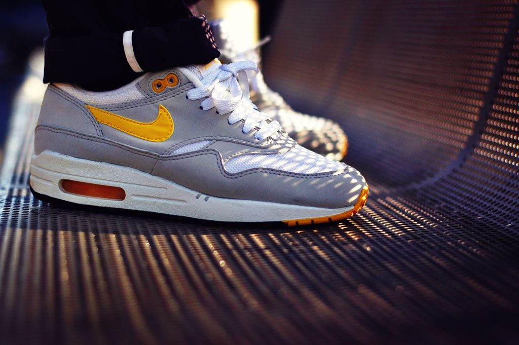 b_represent in the 'Maize' Nike Air Max 1