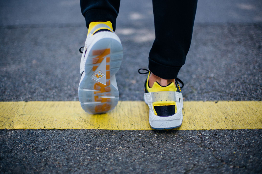 nike huarache city on feet