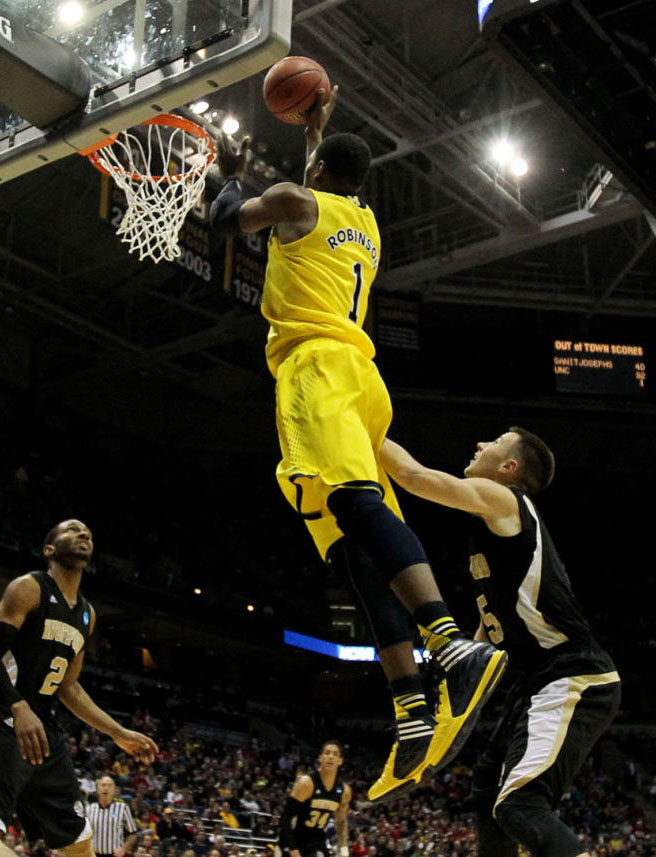 Glenn Robinson III wearing adidas Crazy Fast 2 Michigan Wolverines PE