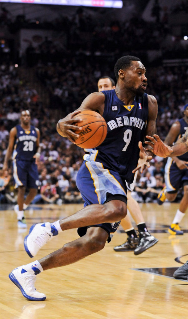 Tony Allen wearing miadidas Rose 3 White blue