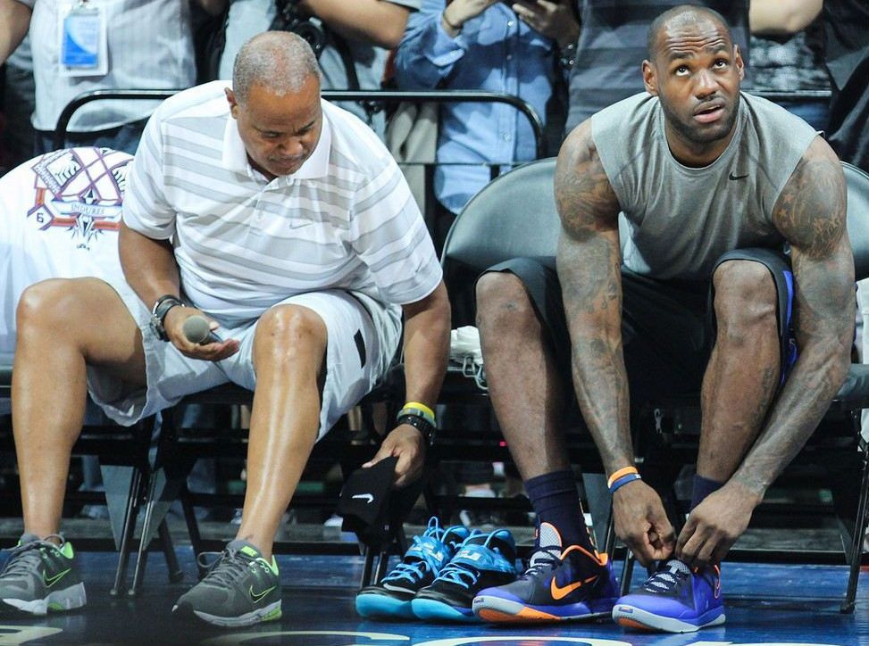 Lebron james shoes clearance nike zoom soldier vii