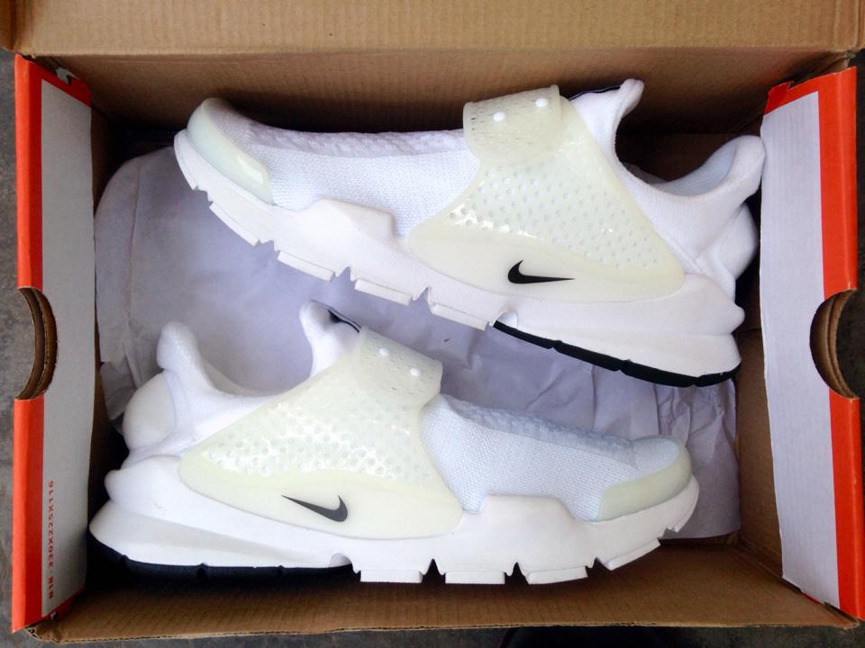 sock dart white