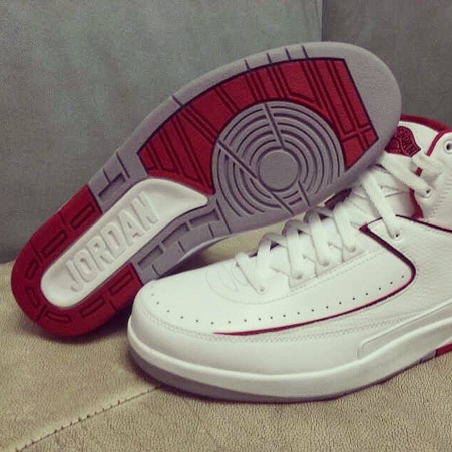 air jordan 2 white and red