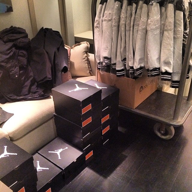 Drake Picks Up Air Jordan x OVO