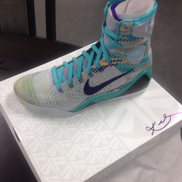 Snoop Dogg Picks Up Nike Kobe IX 9 Elite Hero