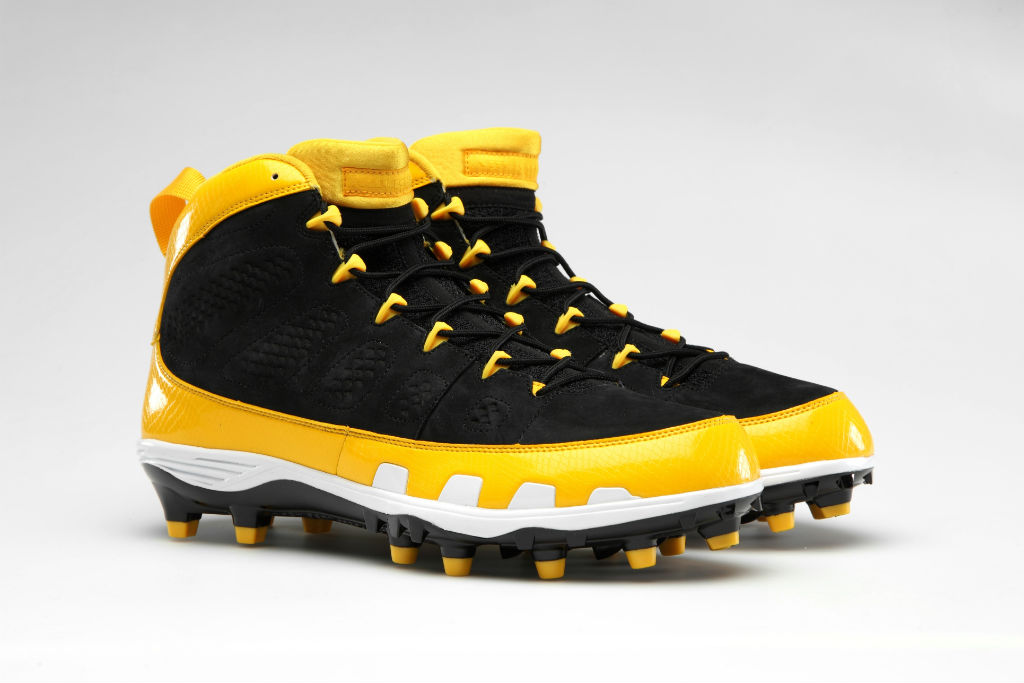 black and yellow jordan football cleats