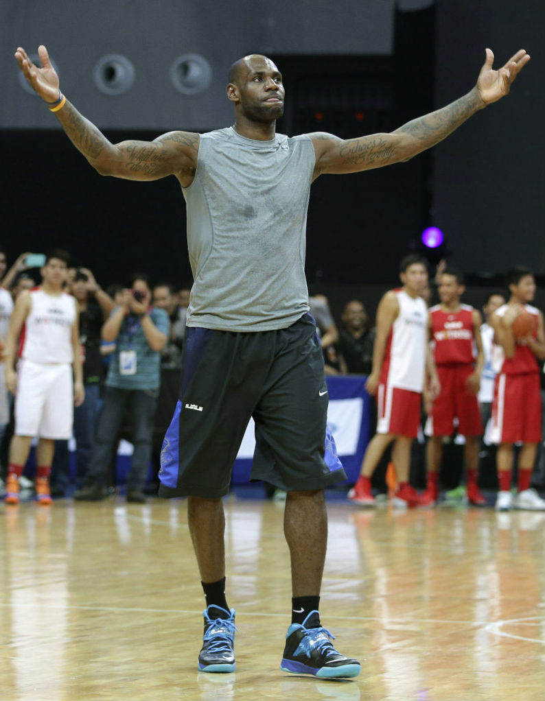 LeBron James wearing Nike Zoom Soldier VII Black Blue (6)