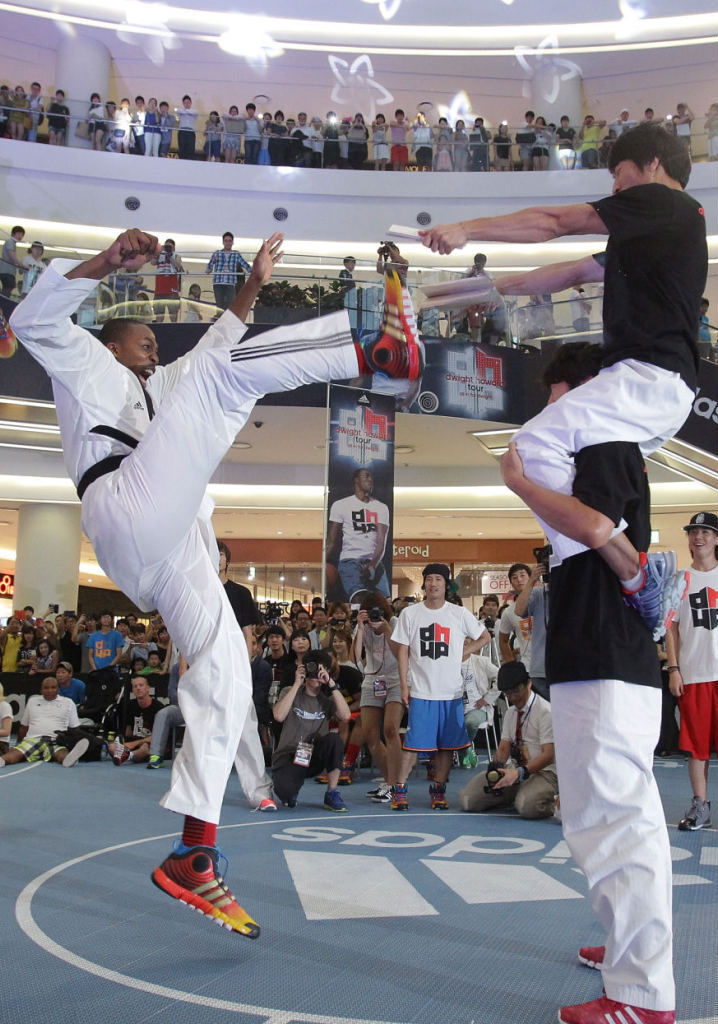 Dwight Howard Wearing "World Tour" adidas D Howard 4 In Seoul (5)