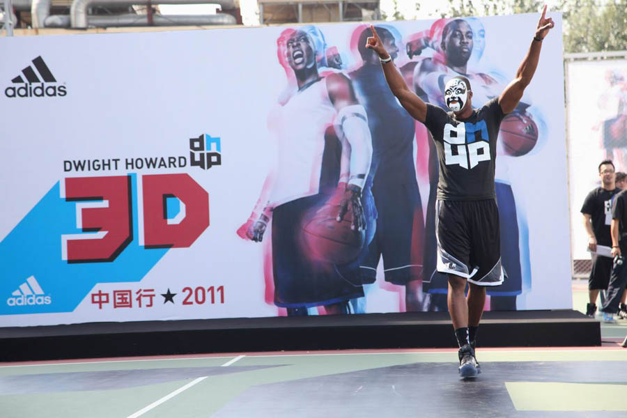 Dwight Howard Planks with 100 Fans to Kick Off China Tour in Beijing