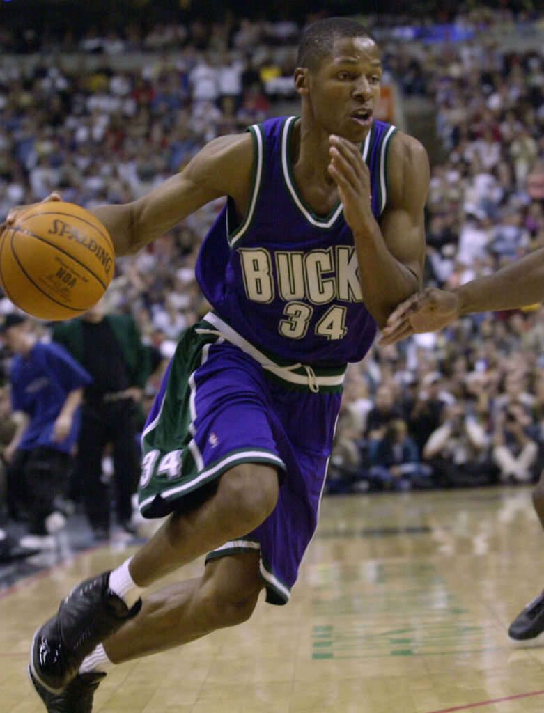 Air Jordan XVI 16 Ray Allen Milwaukee Bucks Away PE (1)