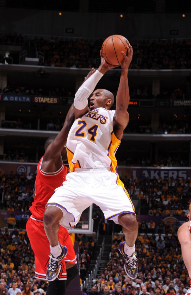 Kobe Bryant wears Fan Designed NIKEiD Kobe 8 System (9)