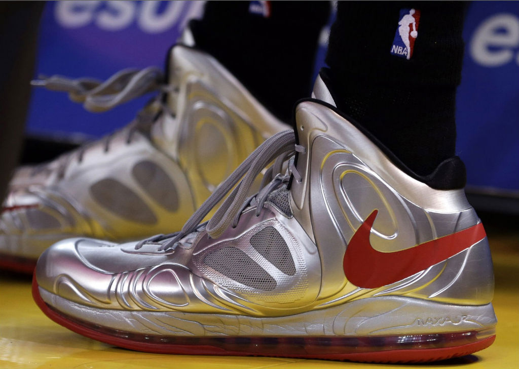 Nike Air Max Hyperposite LaMarcus Aldridge Silver PE (1)