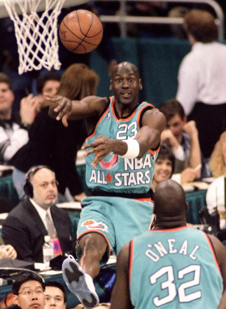 Michael Jordan wearing 'Columbia' Air Jordan XI 11 in the 1996 All-Star Game (9)
