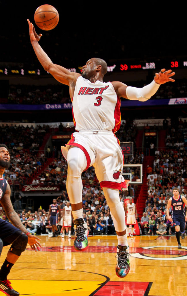 Dwyane Wade wearing Li-Ning Way of Wade Gradient Peel by Mache Custom Kicks (4)