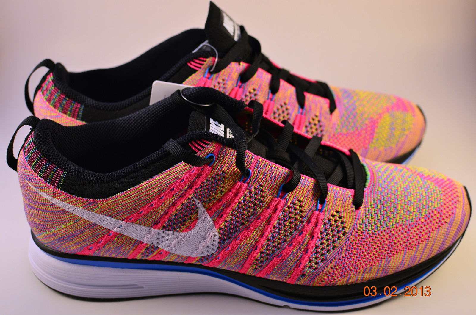 nike flyknit multicolor trainer