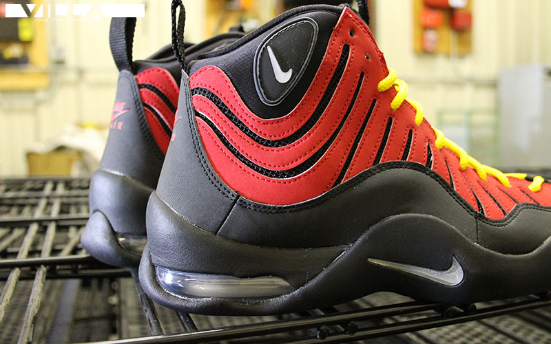 Nike Air Bakin Black/Metallic Silver-Varsity Red-Orange Blaze (3)