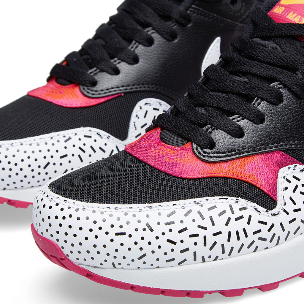 nike air max black with white spots