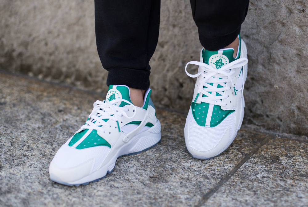 nike huarache city on feet