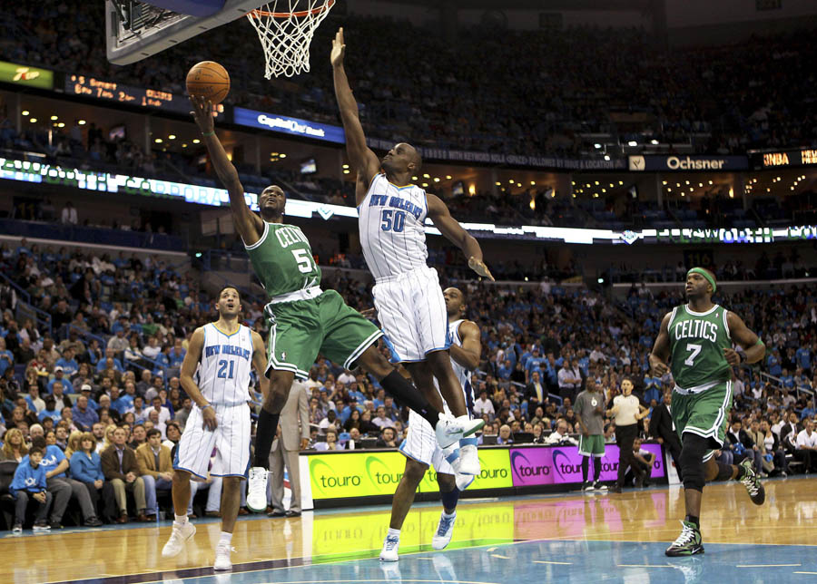 Keyon Dooling wearing Rajon Rondo's Nike Shoes (5)