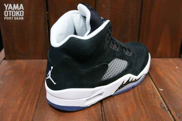 Air Jordan 5 Retro in Black Cool Grey and White heel